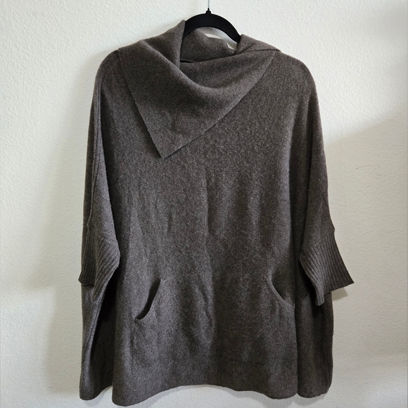 Aqua Cashmere Poncho Pullover Sweater w/ Pouch Split Neck 3/4 Sleeve Size Medium - Picture 2 of 7